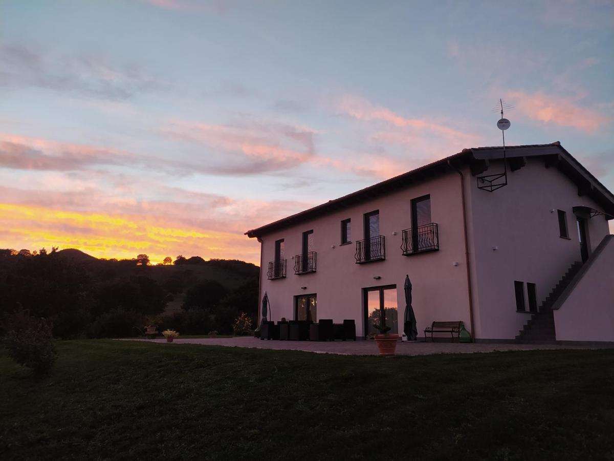 Agriturismo Casale Lisalola Hotel Sutri Exterior photo