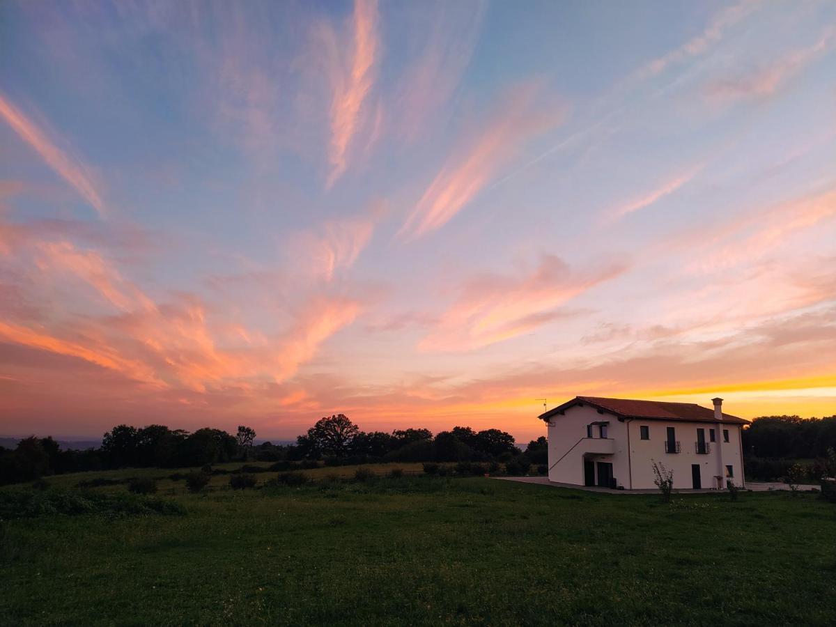 Agriturismo Casale Lisalola Hotel Sutri Exterior photo