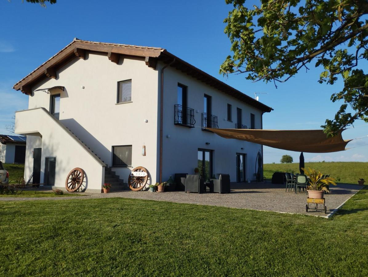 Agriturismo Casale Lisalola Hotel Sutri Exterior photo