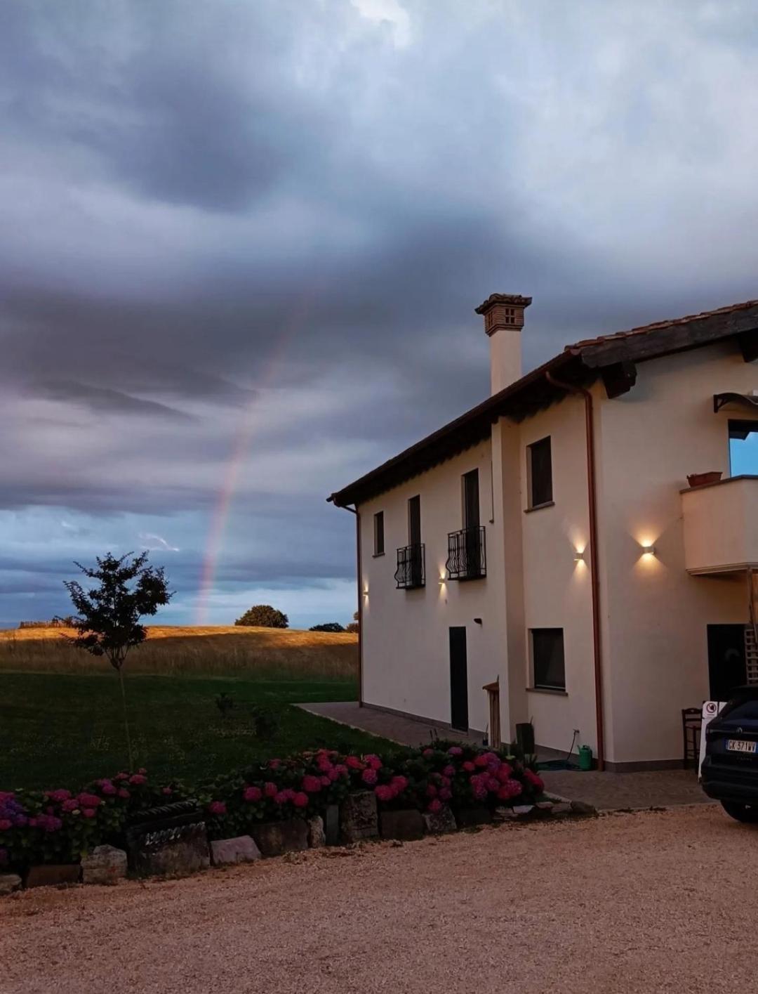 Agriturismo Casale Lisalola Hotel Sutri Exterior photo