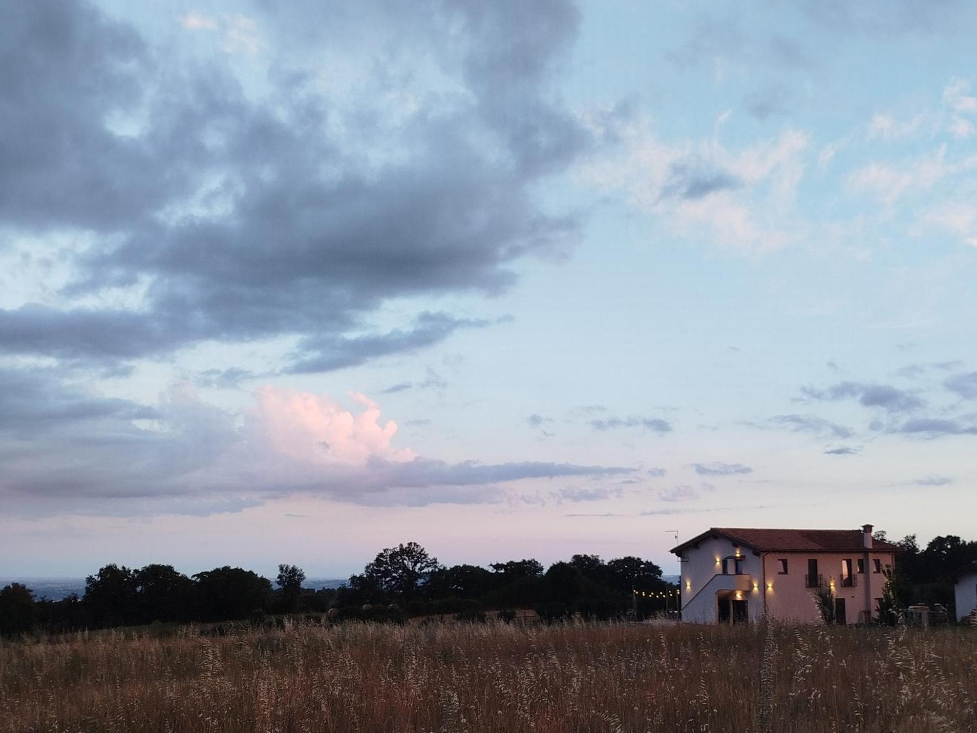 Agriturismo Casale Lisalola Hotel Sutri Exterior photo