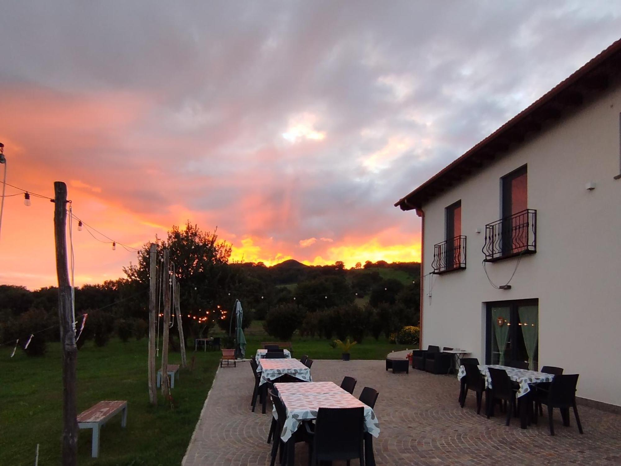 Agriturismo Casale Lisalola Hotel Sutri Exterior photo